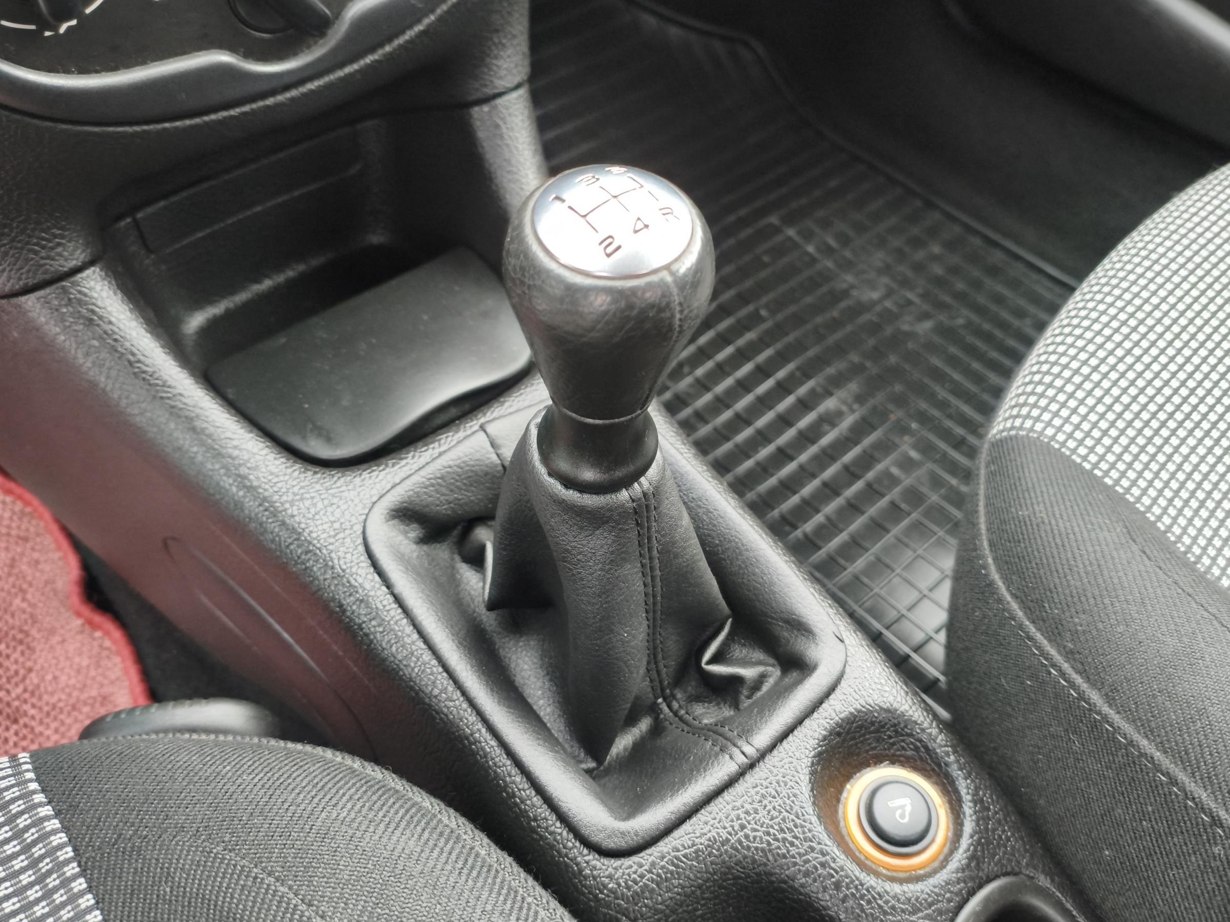 Peugeot 206, 2003 - pohled č. 12