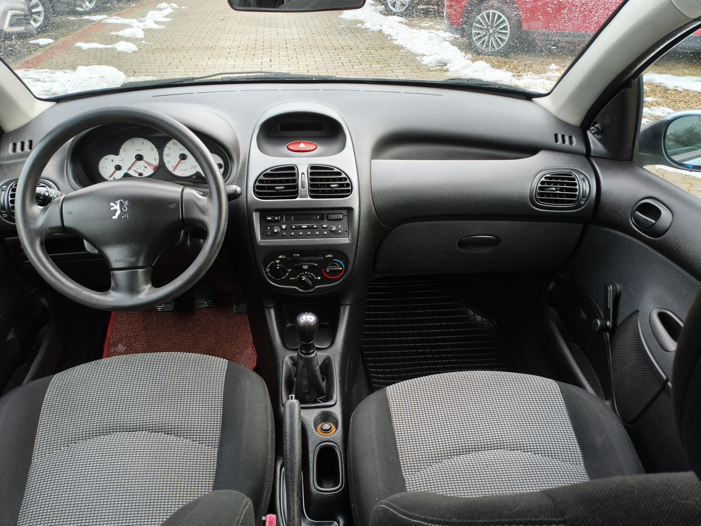 Peugeot 206, 2003 - pohled č. 8
