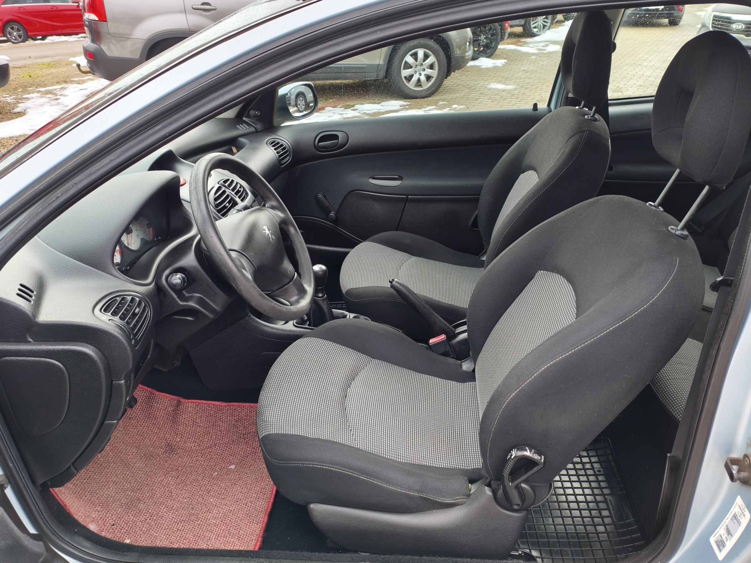 Peugeot 206, 2003 - pohled č. 9