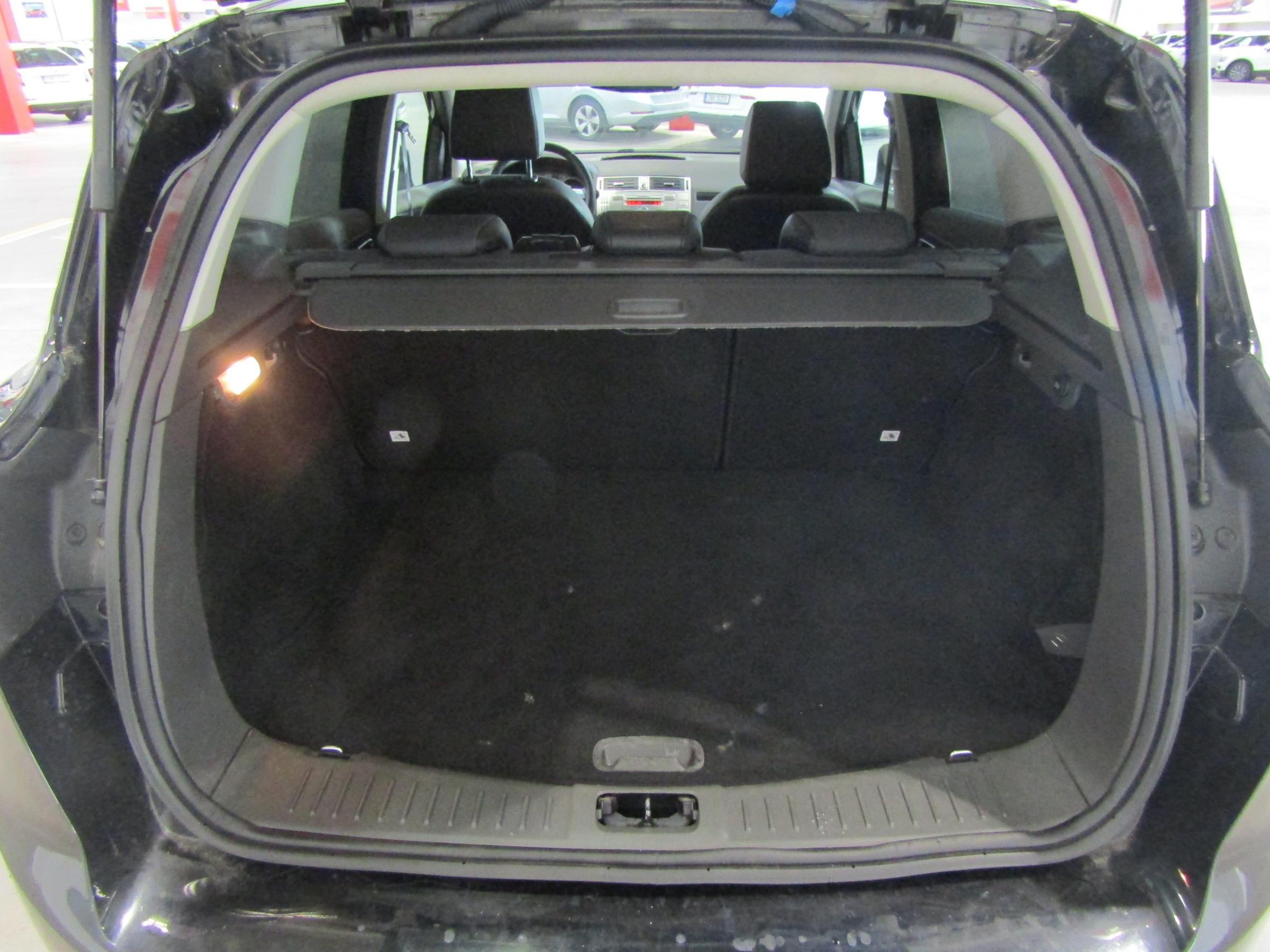 Ford Kuga, 2011 - pohled č. 8