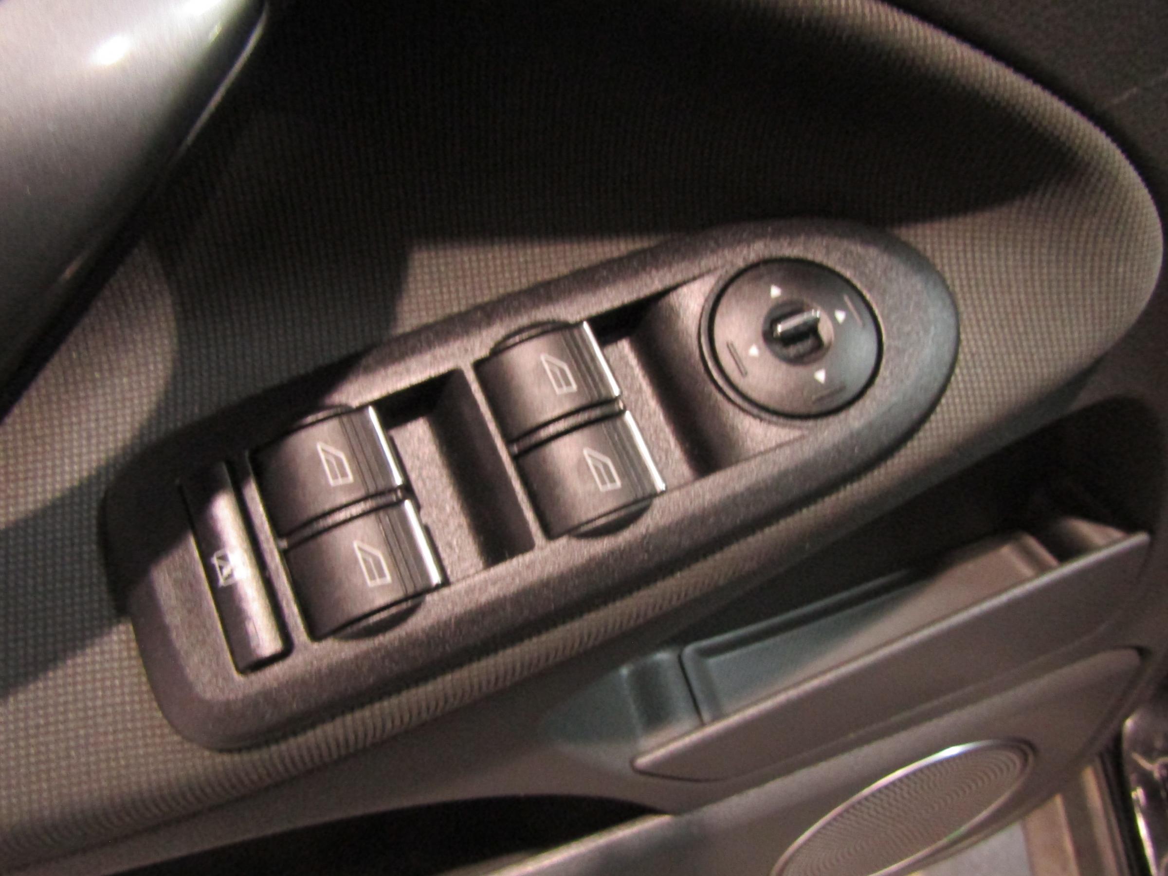 Ford Kuga, 2011 - pohled č. 9