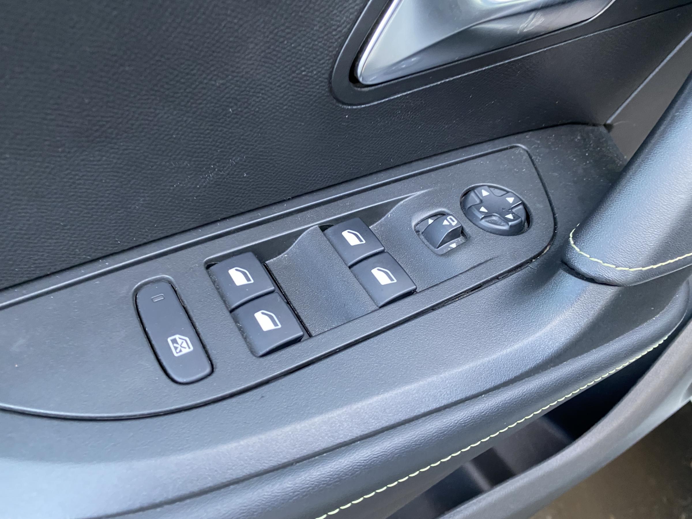 Peugeot 2008, 2020 - pohled č. 13