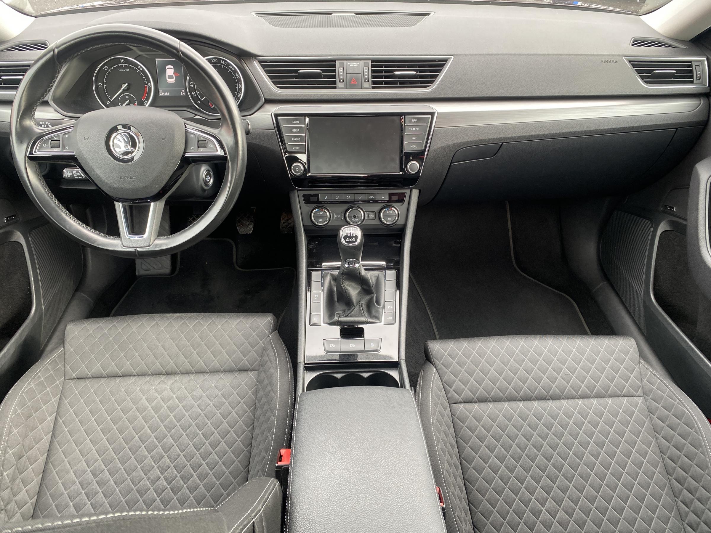 Škoda Superb III, 2016 - pohled č. 8