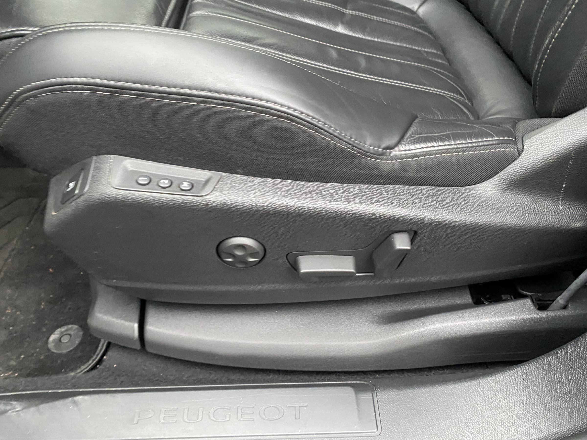 Peugeot 5008, 2018 - pohled č. 15