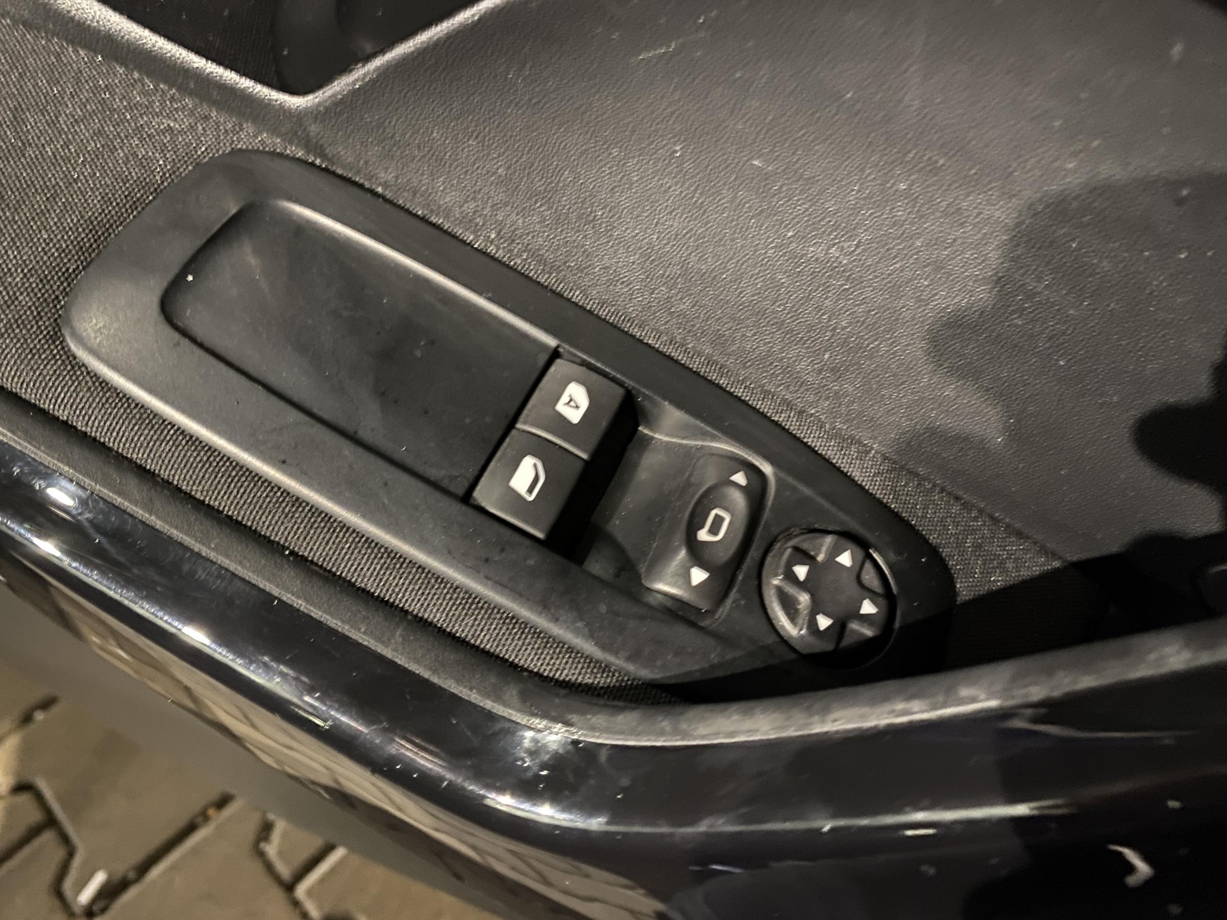 Peugeot 208, 2012 - pohled č. 11