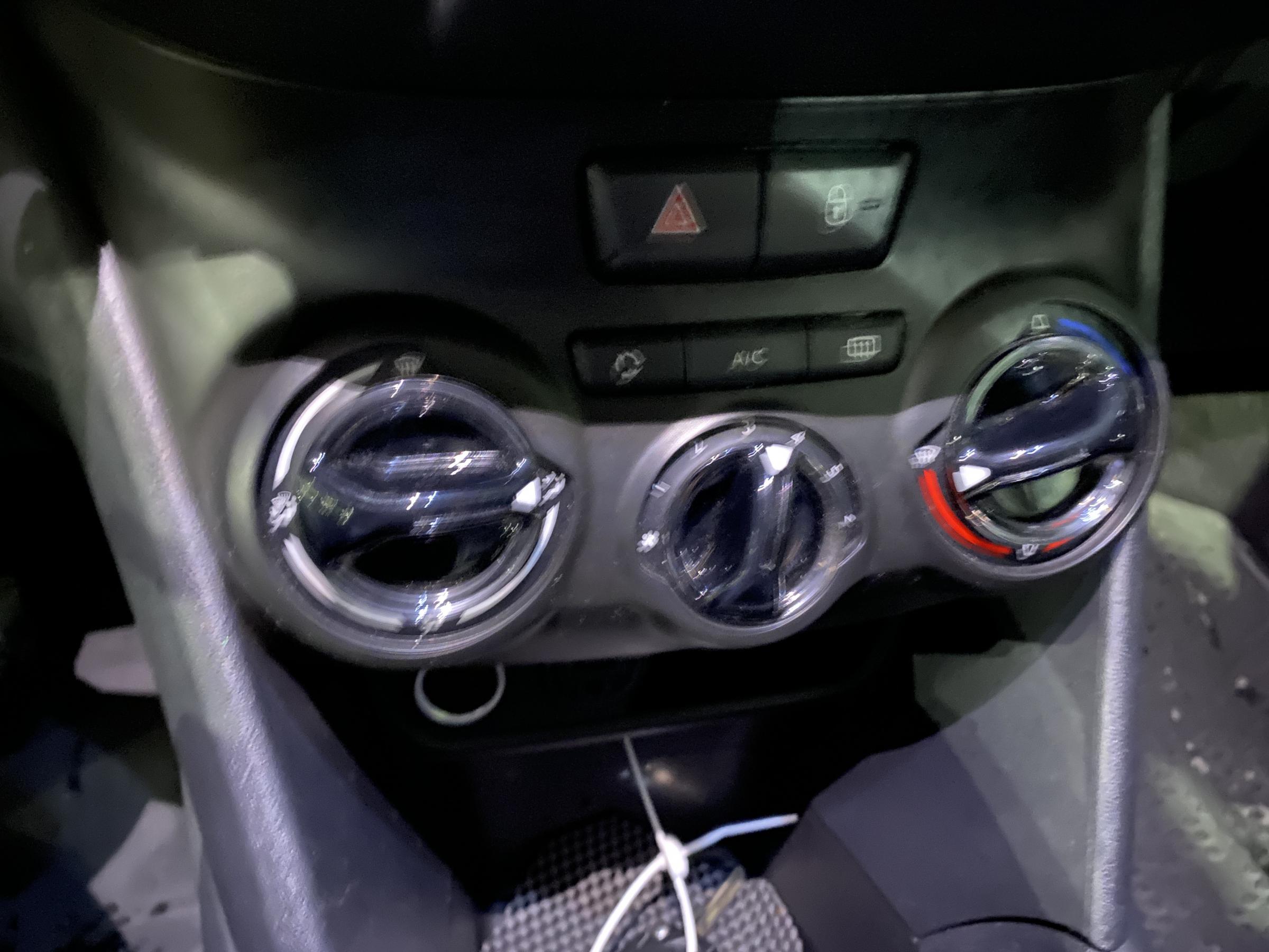 Peugeot 208, 2012 - pohled č. 15