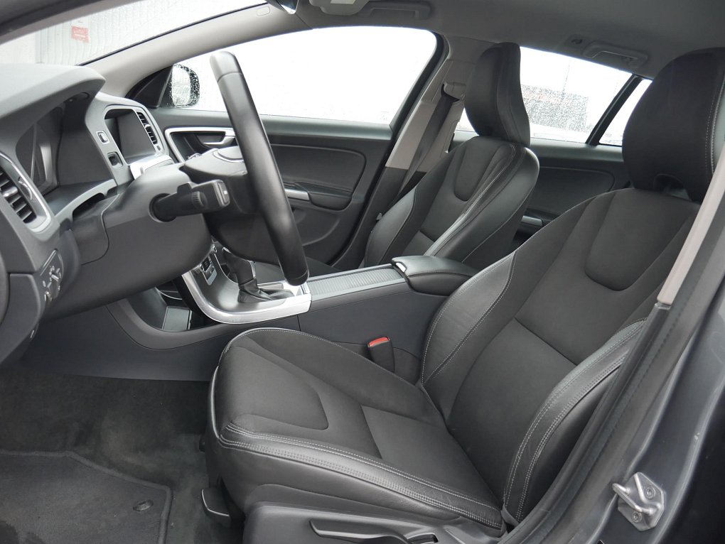 Volvo V60 2.4 D4 Cross Country 4x4