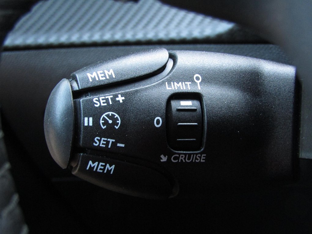 Peugeot 2008 1.2 PT 