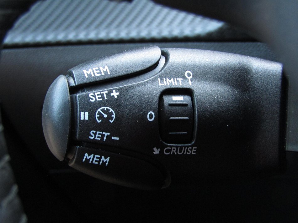 Peugeot 2008 1.2 PT 