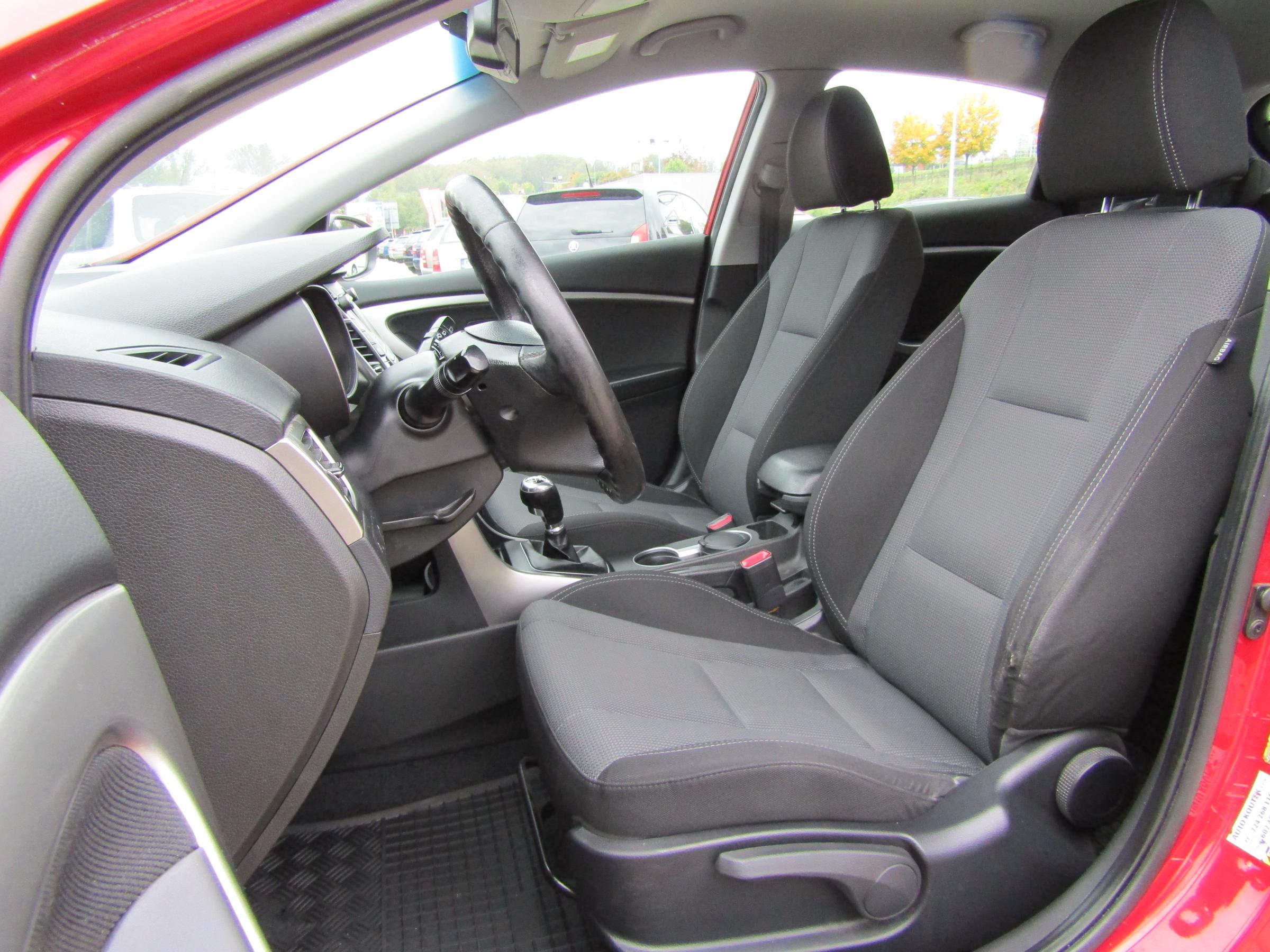 Hyundai i30, 2012 - pohled č. 9