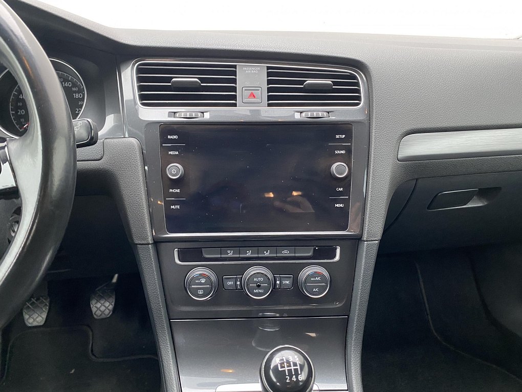 Volkswagen Golf 1.0 TSI 