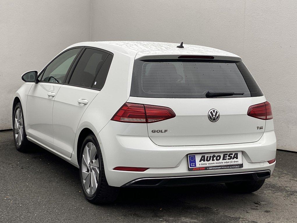Volkswagen Golf 1.0 TSI 
