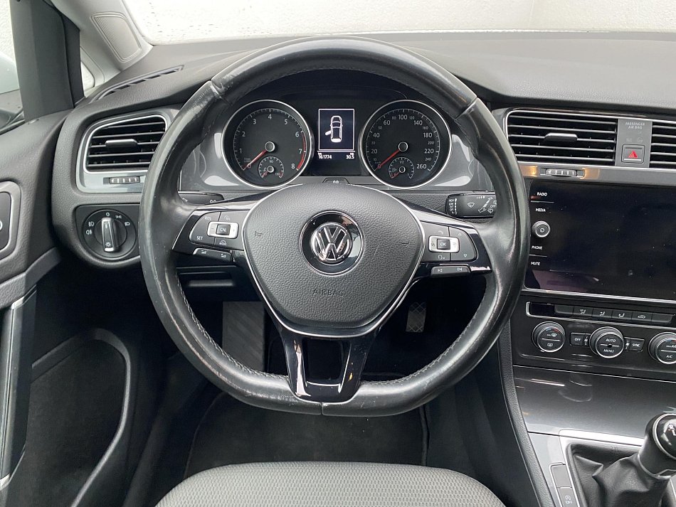 Volkswagen Golf 1.0 TSI 