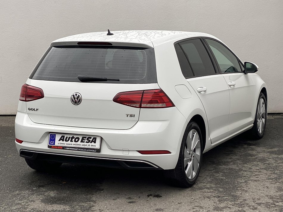 Volkswagen Golf 1.0 TSI 