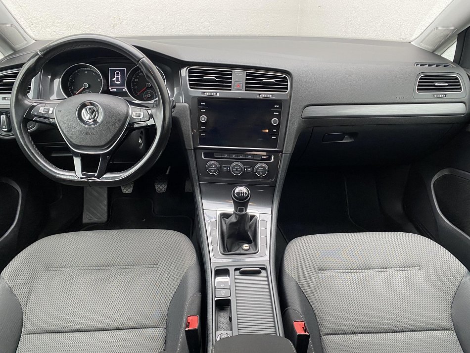 Volkswagen Golf 1.0 TSI 