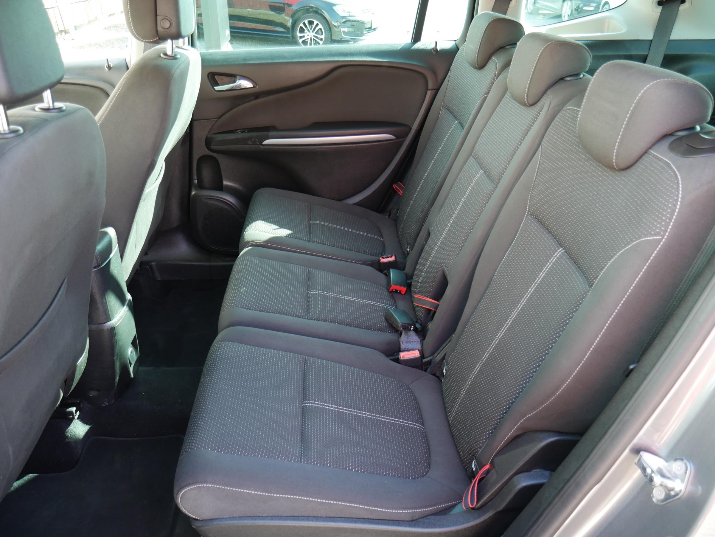 Opel Zafira, 2018 - pohled č. 10