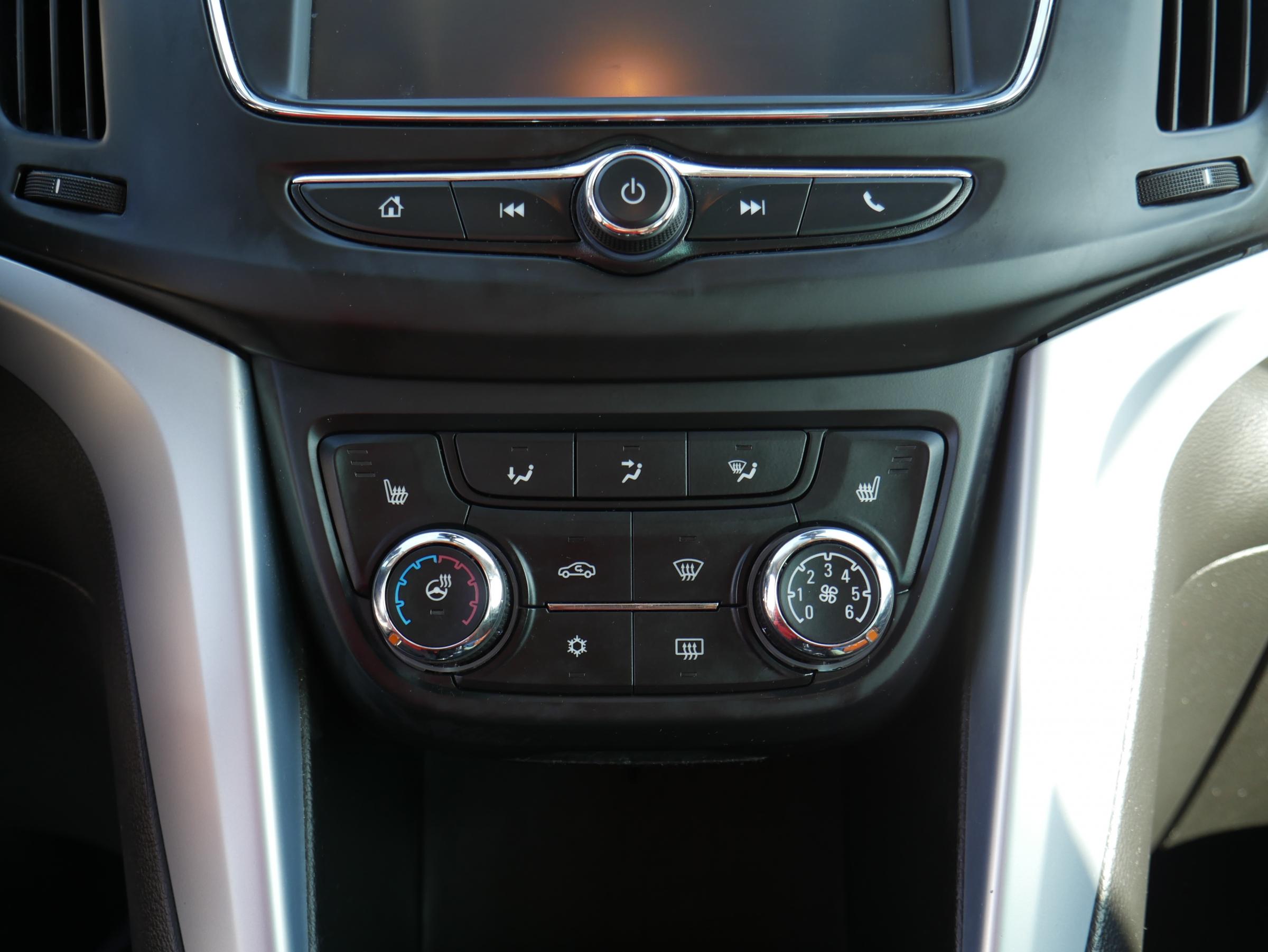 Opel Zafira, 2018 - pohled č. 16