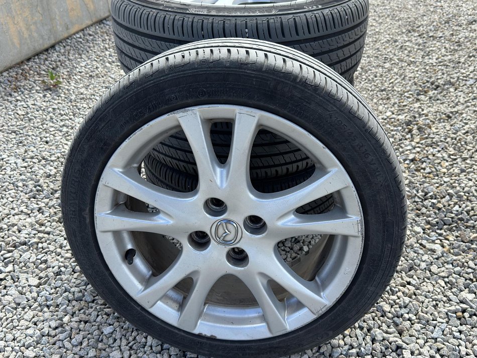 Mazda 2 1.5i 