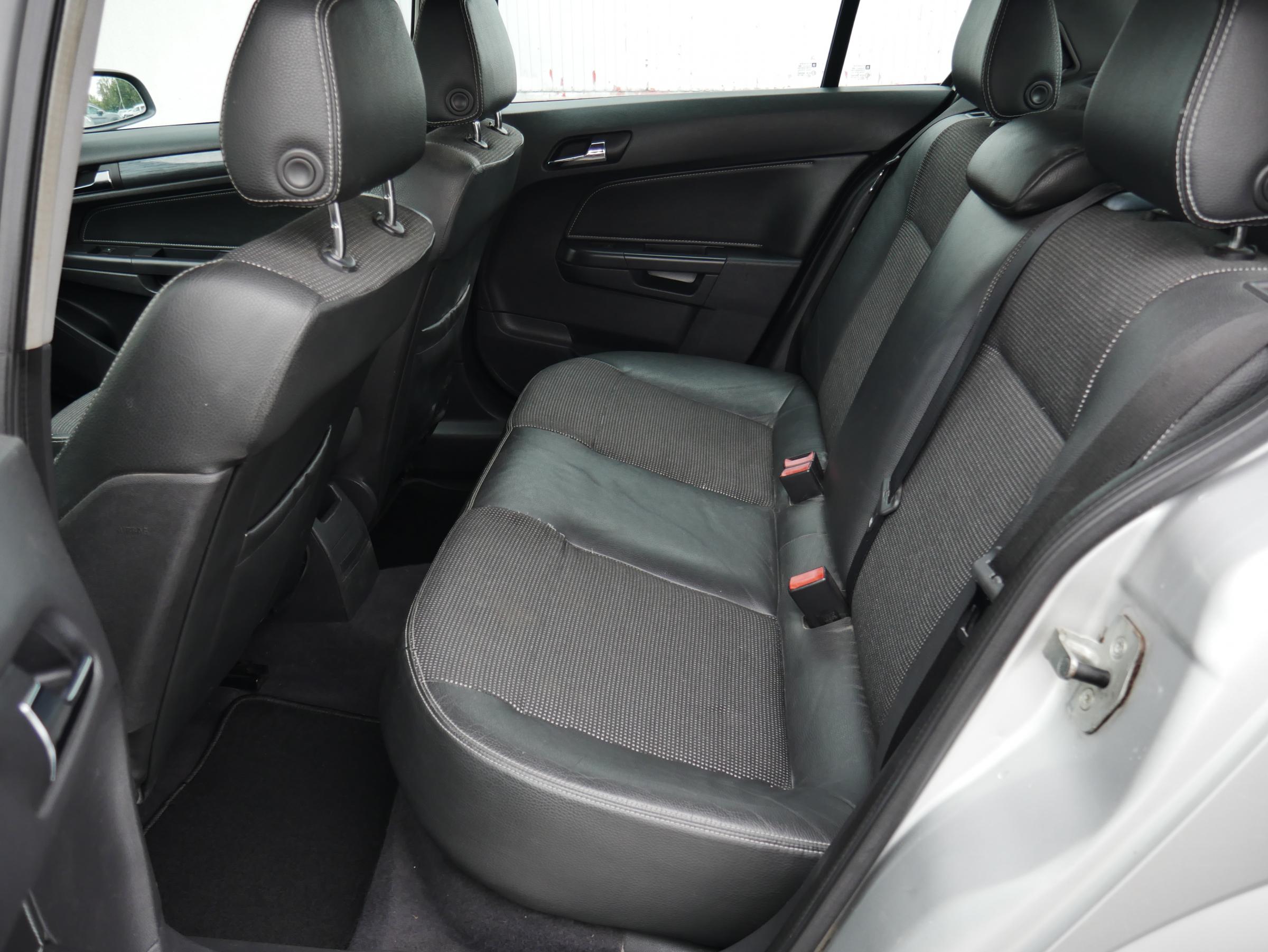 Opel Astra, 2005 - pohled č. 10