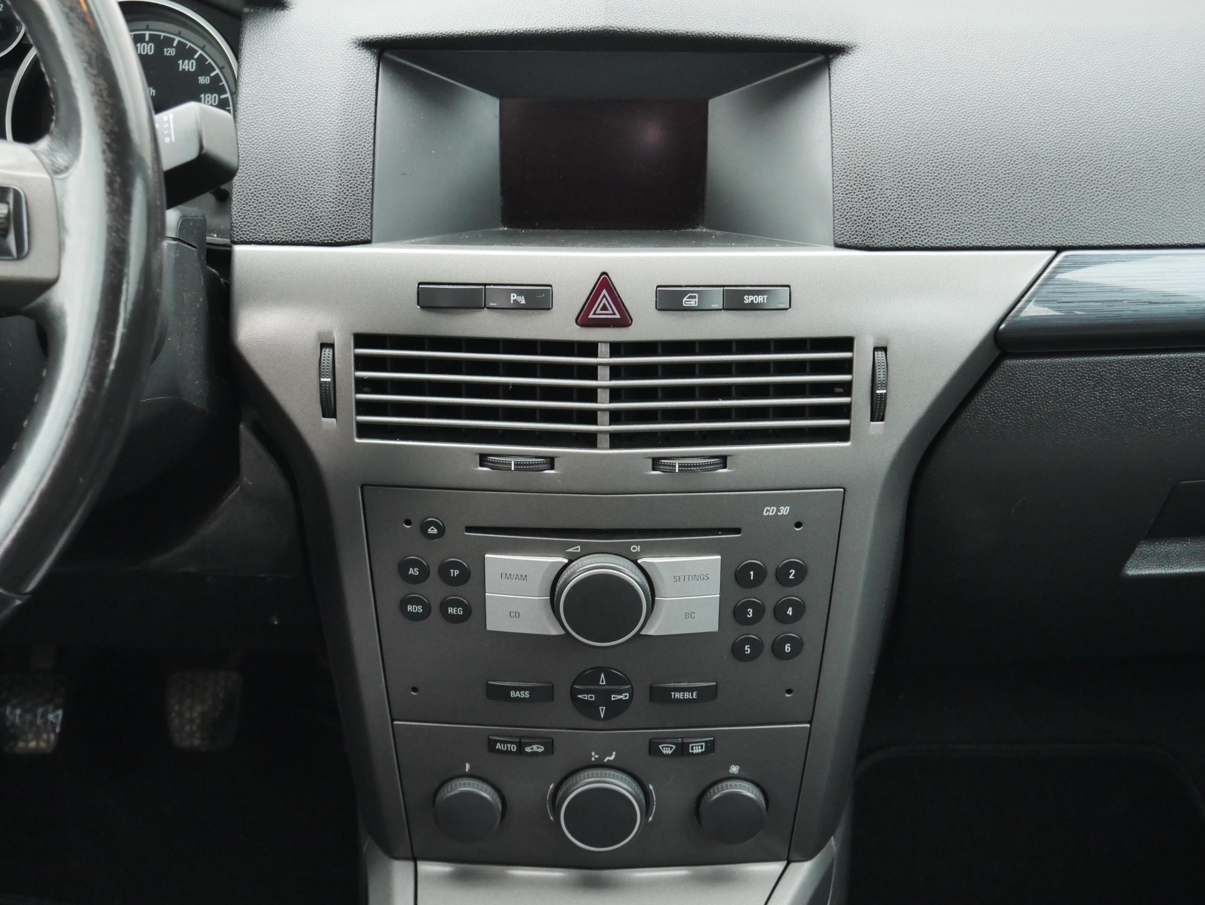 Opel Astra, 2005 - pohled č. 11