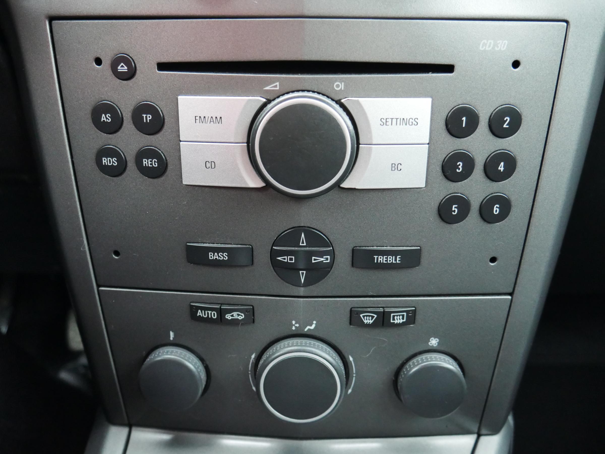 Opel Astra, 2005 - pohled č. 12