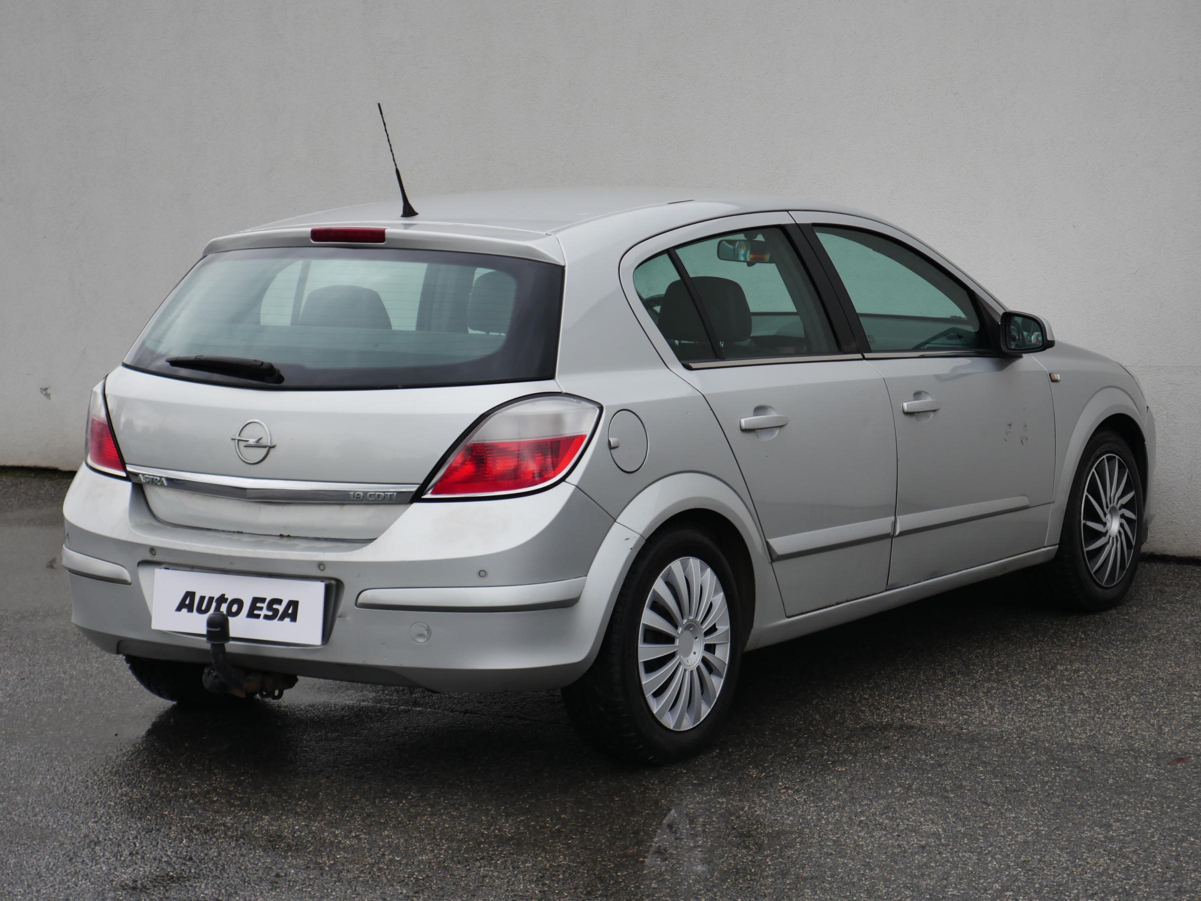 Opel Astra, 2005 - pohled č. 4