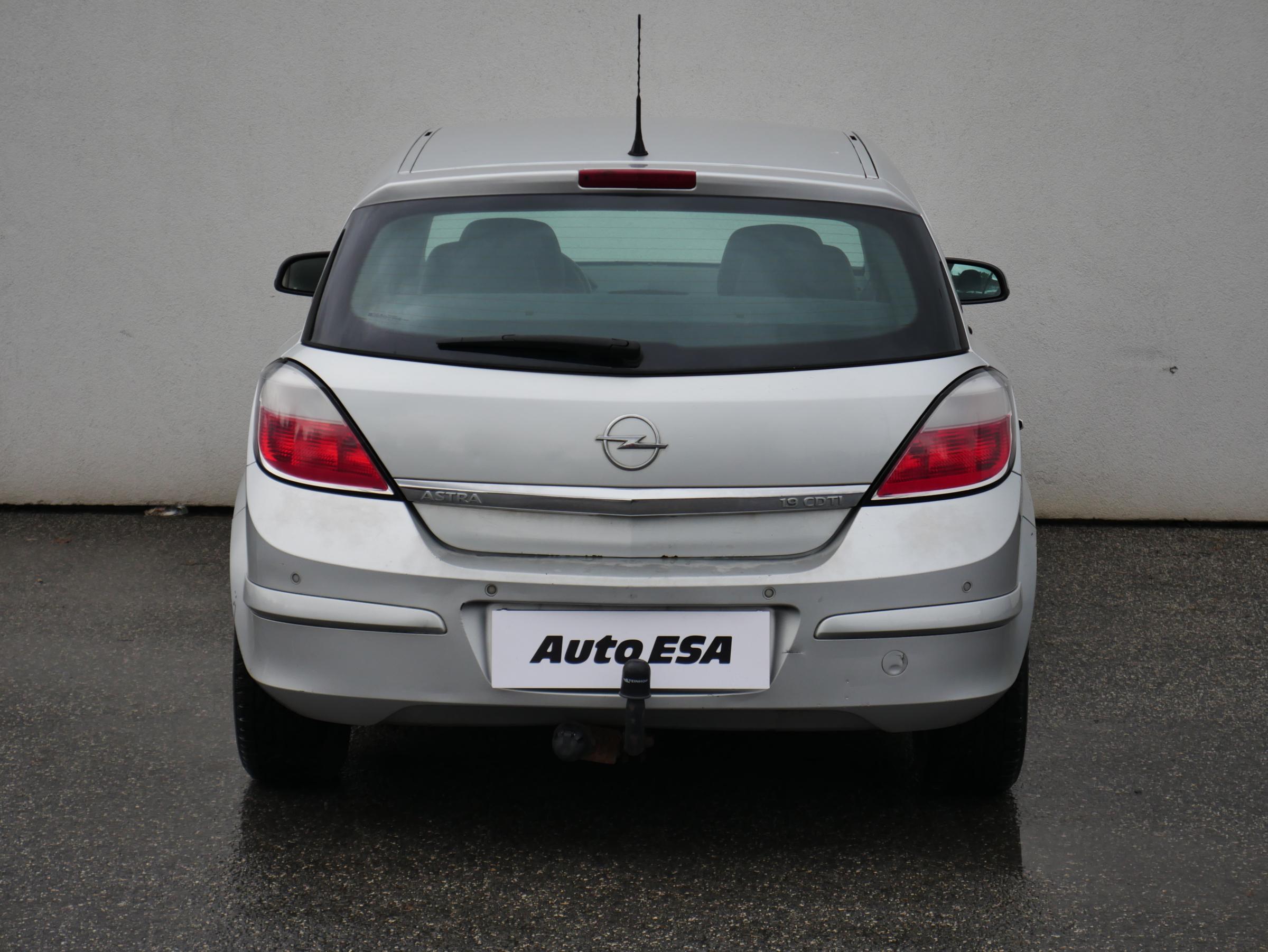 Opel Astra, 2005 - pohled č. 5