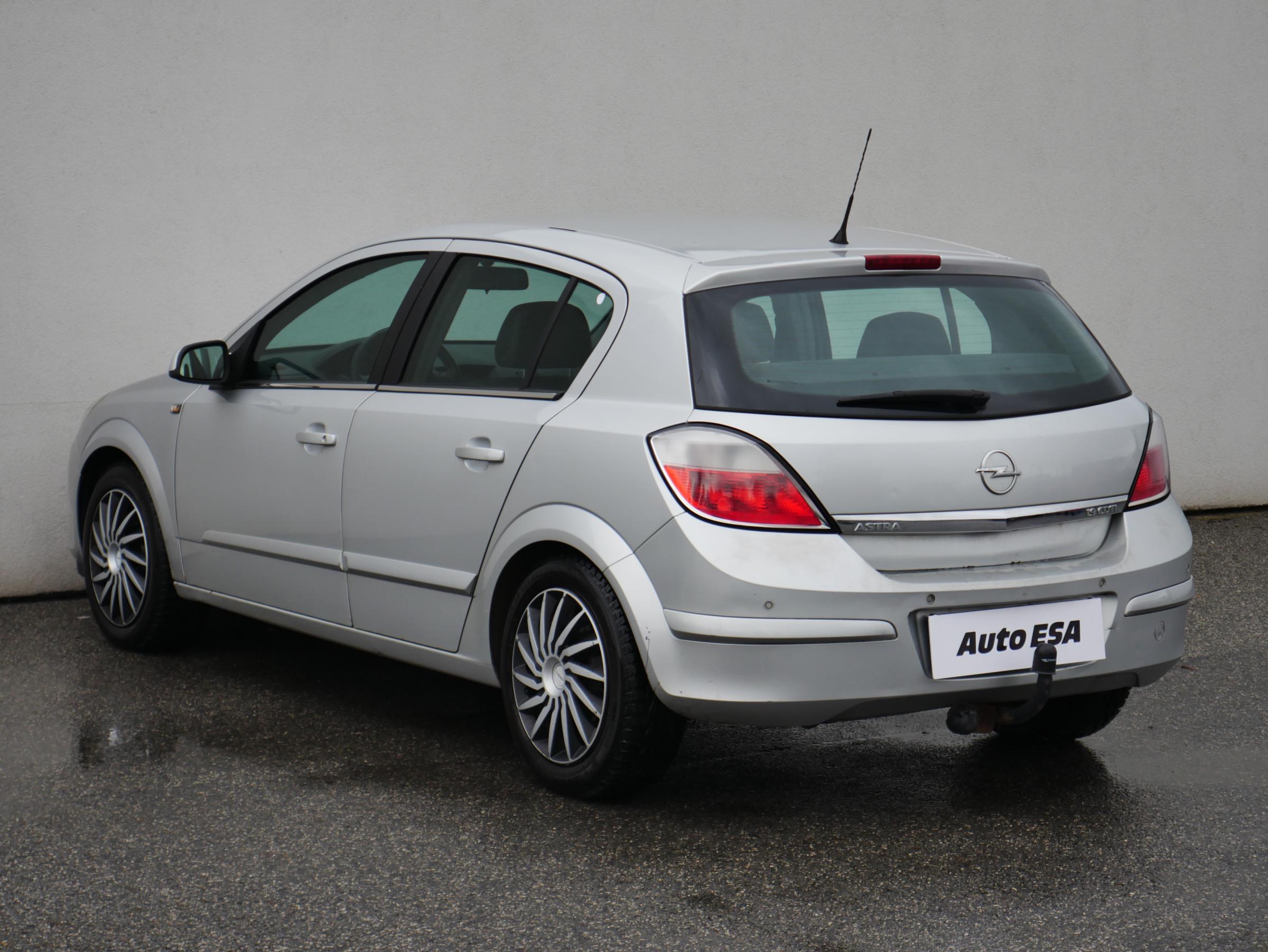 Opel Astra, 2005 - pohled č. 6