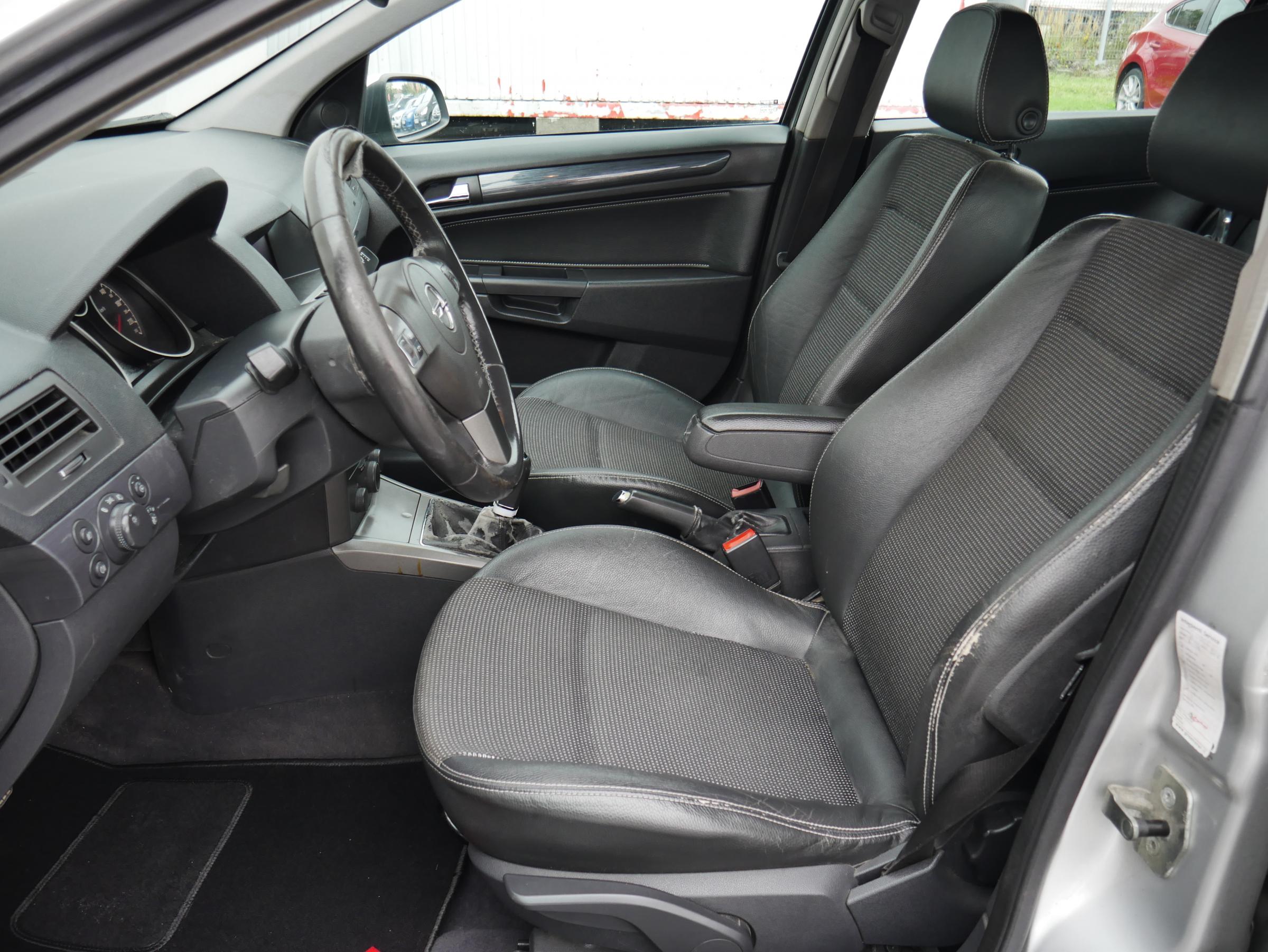 Opel Astra, 2005 - pohled č. 9