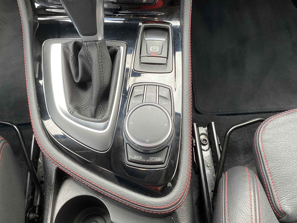 BMW Řada 2 2.0 i Sport Line 220 i