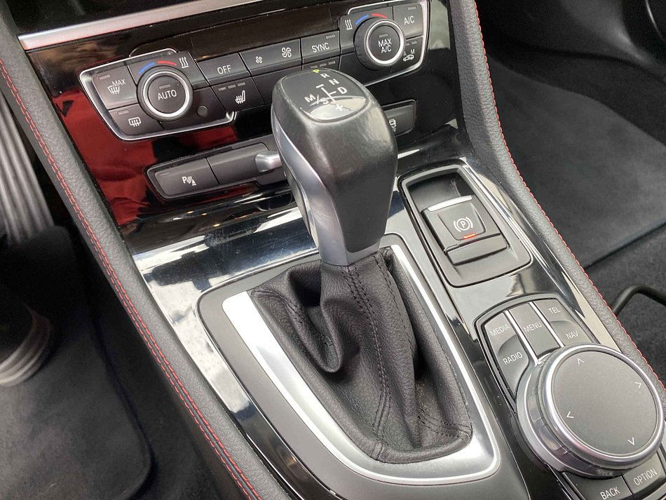 BMW Řada 2 2.0 i Sport Line 220 i