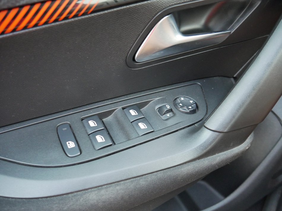 Peugeot 2008 1.2 PT 