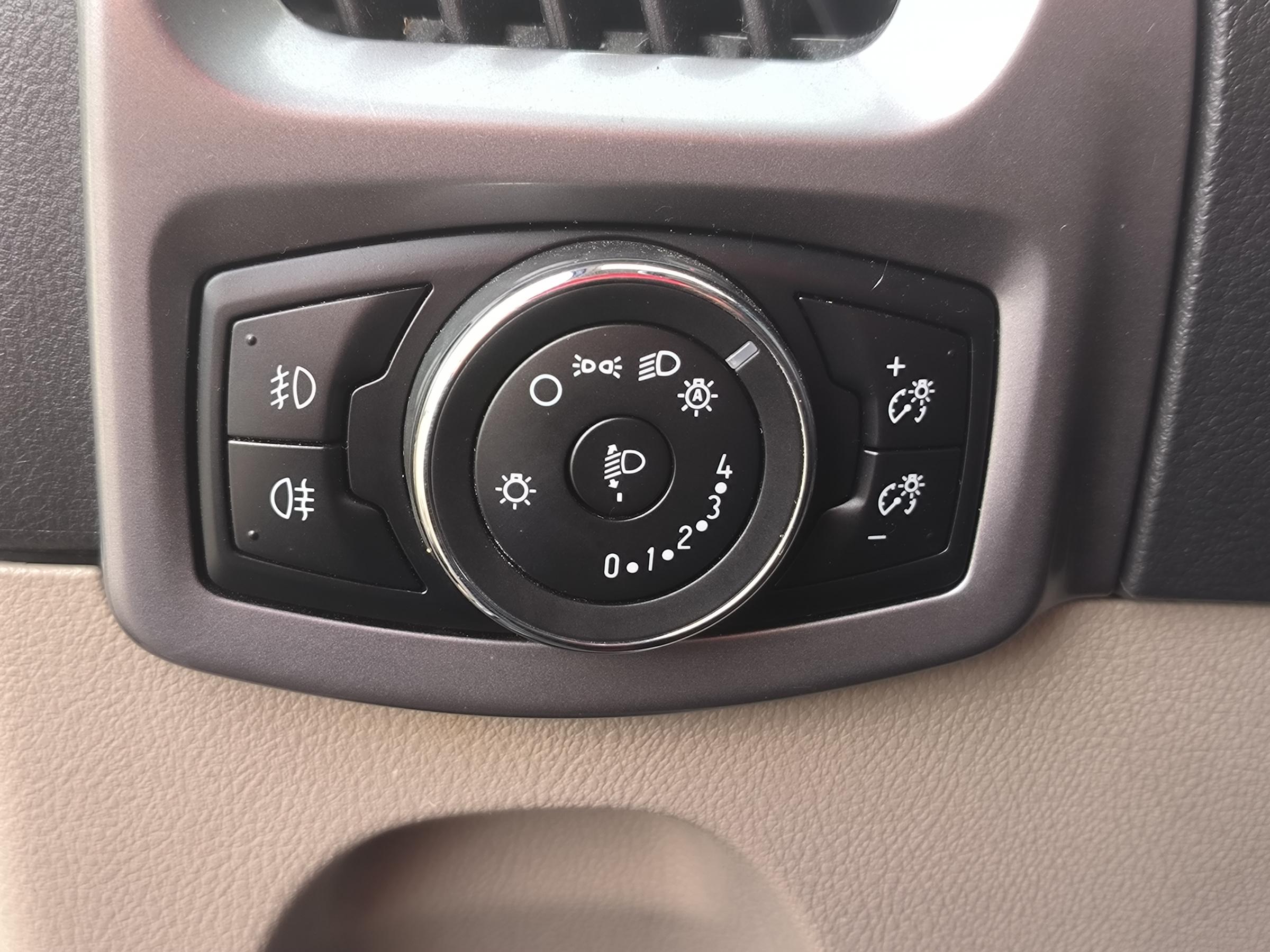 Ford Tourneo Custom, 2014 - pohled č. 18