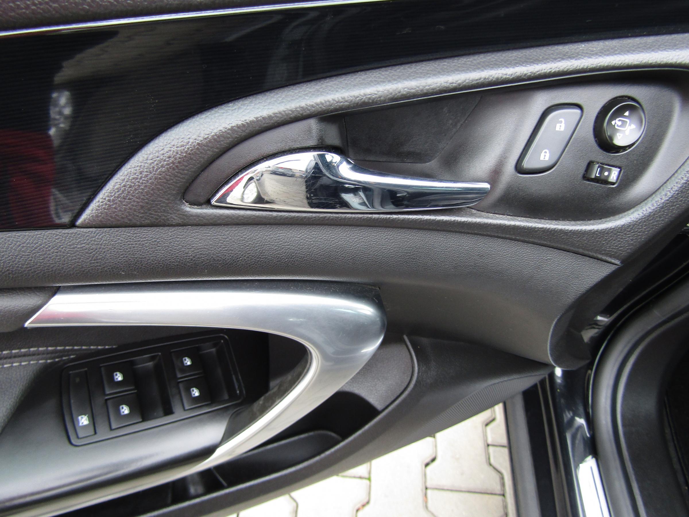 Opel Insignia, 2016 - pohled č. 12