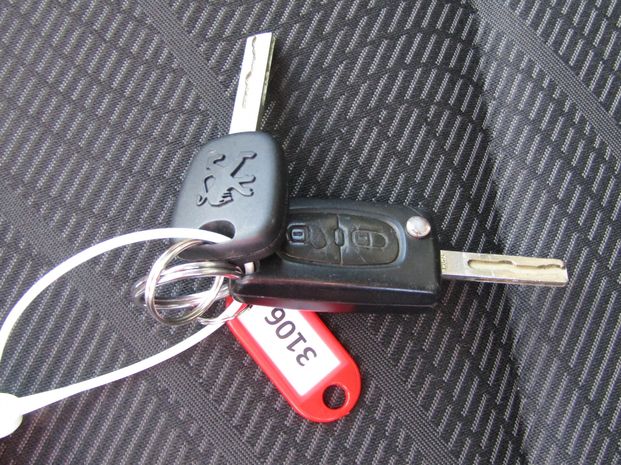 Peugeot 308, 2011 - pohled č. 18