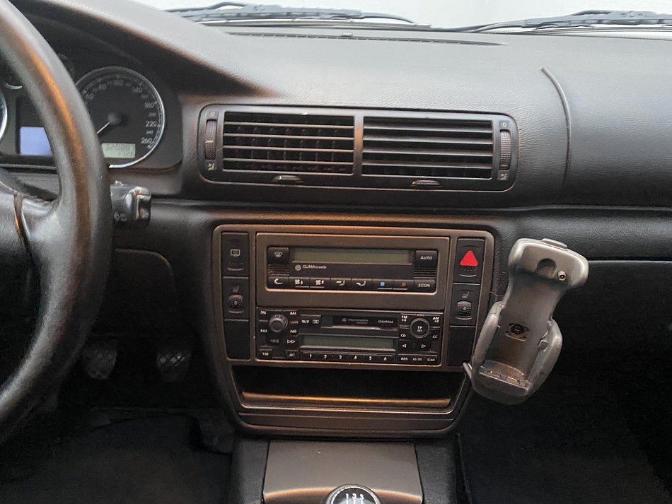 Volkswagen Passat 2.3i 