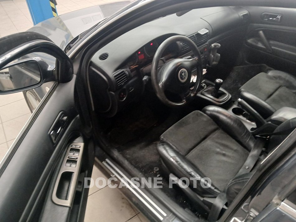 Volkswagen Passat 2.3i 