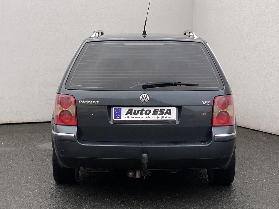 Volkswagen Passat 2.3i 