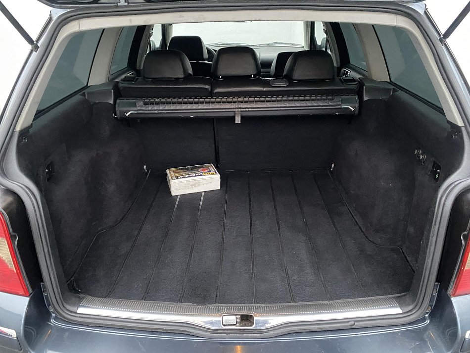 Volkswagen Passat 2.3i 