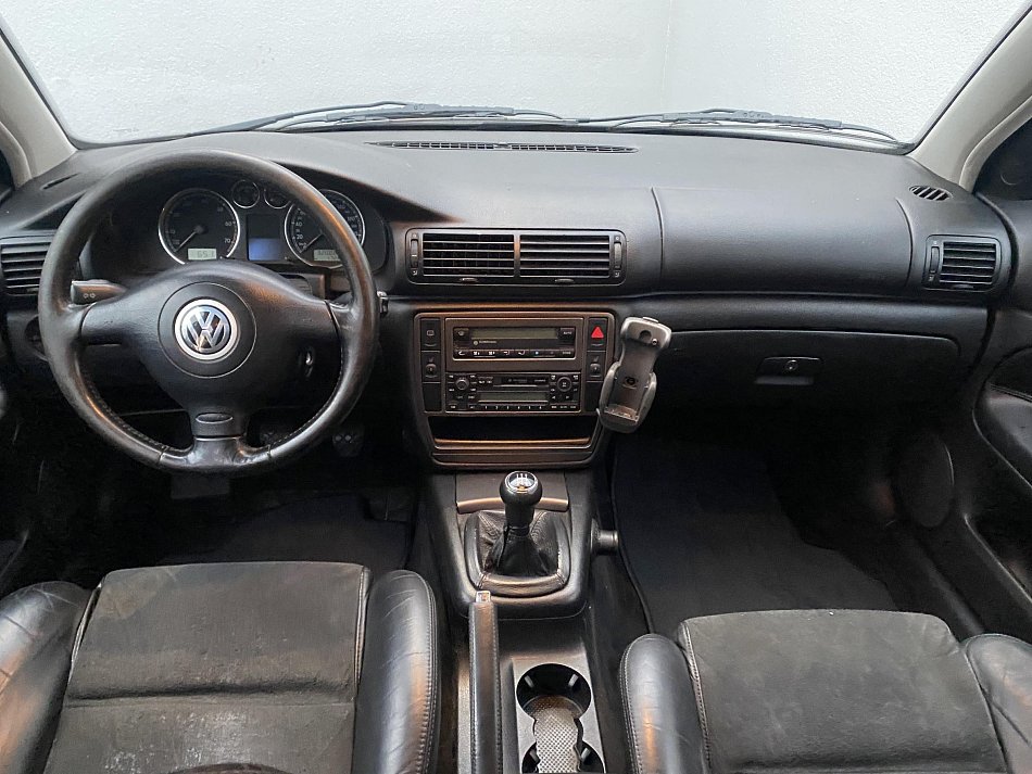 Volkswagen Passat 2.3i 