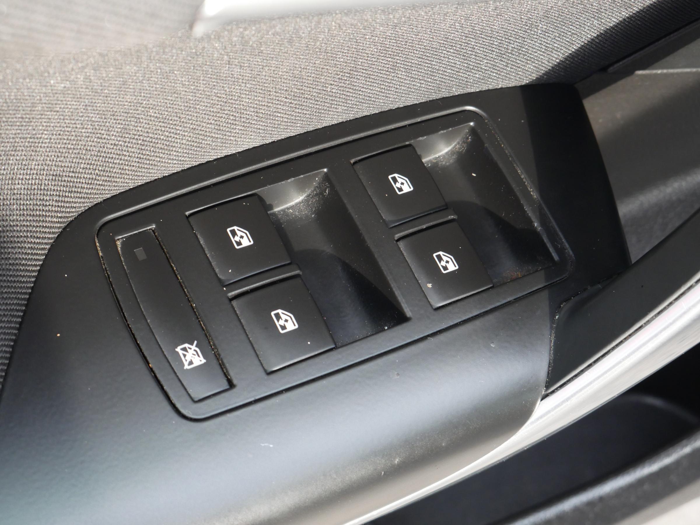 Opel Insignia, 2015 - pohled č. 12