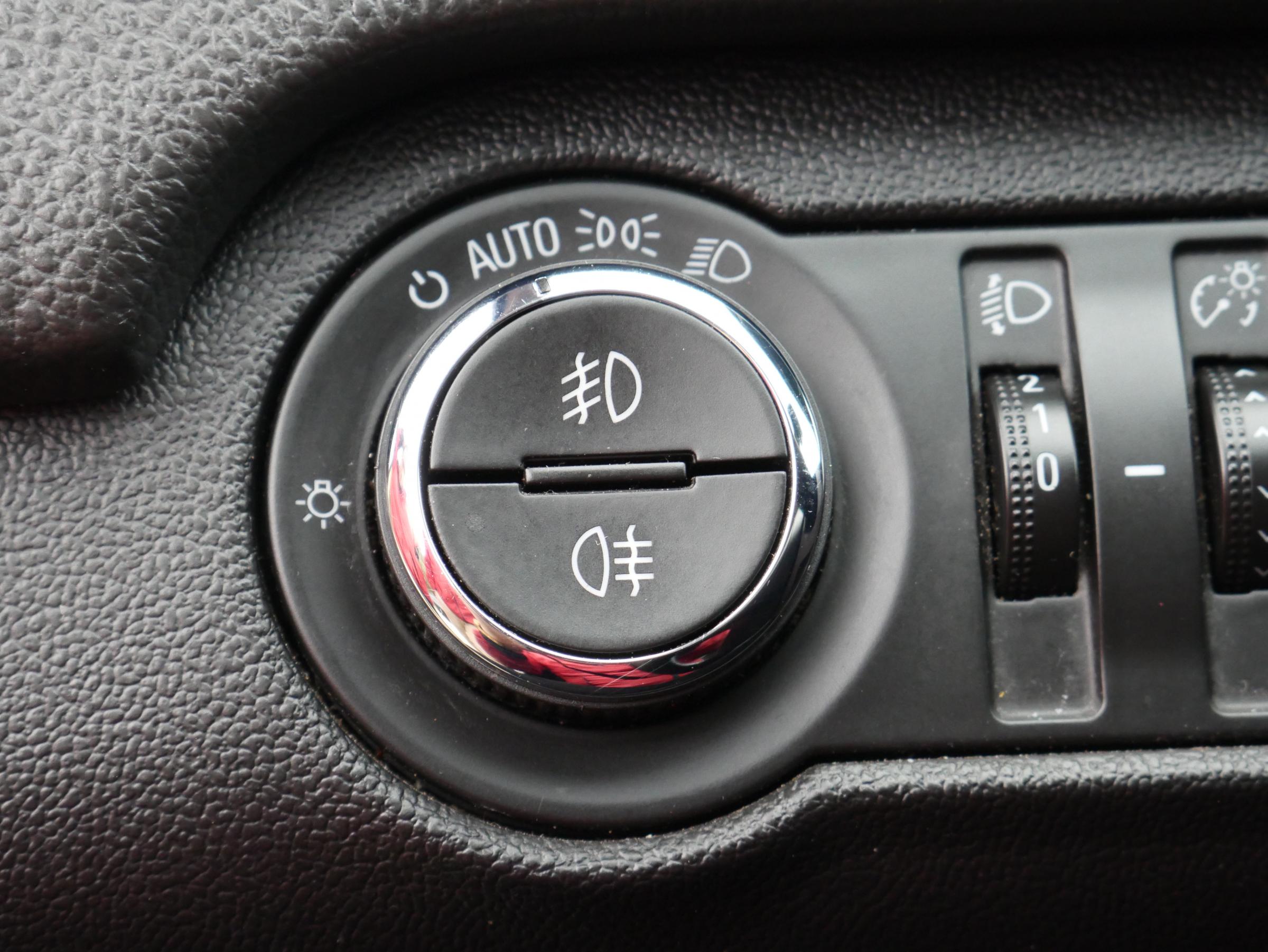 Opel Insignia, 2015 - pohled č. 13