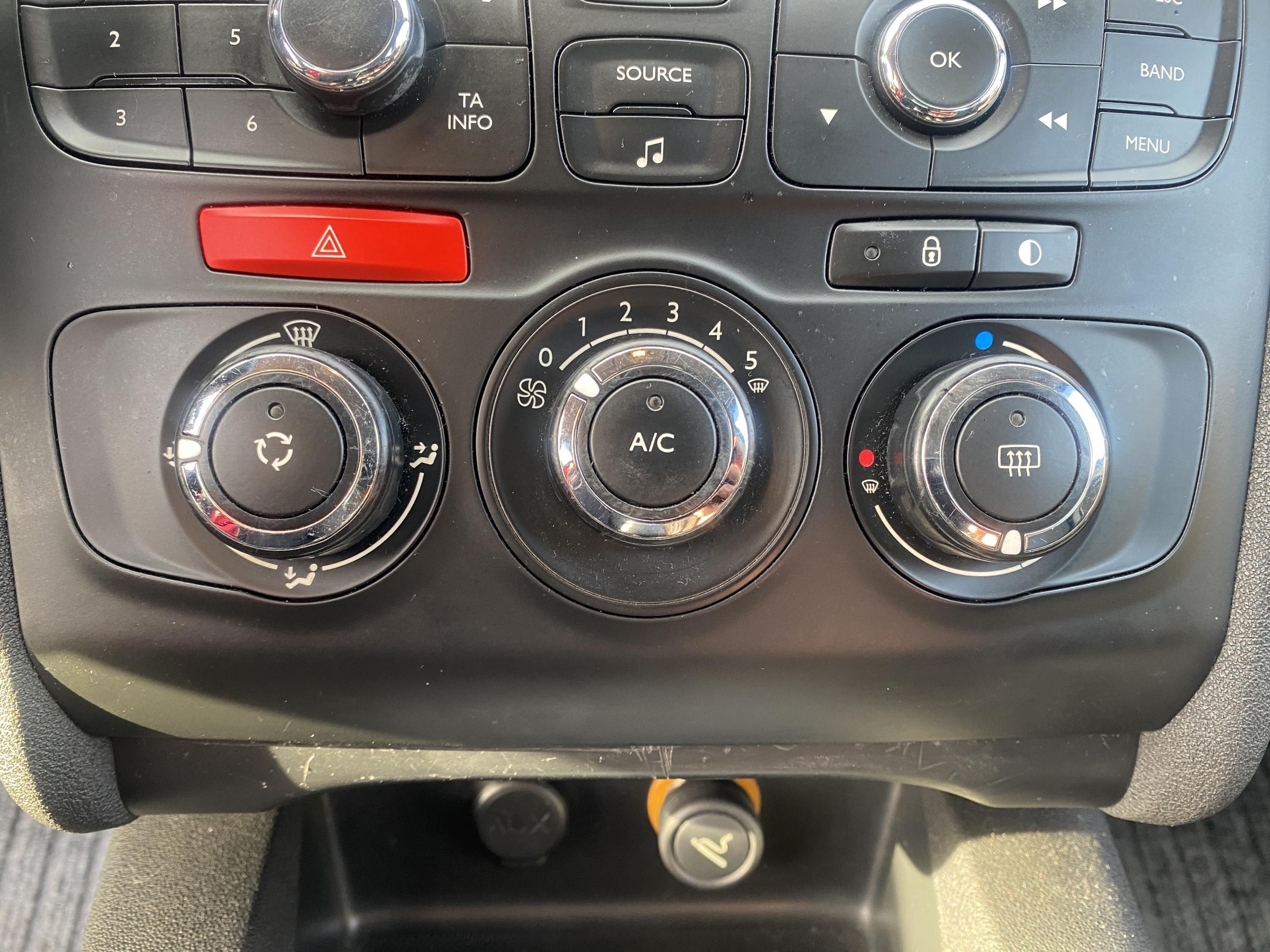 Citroën C4, 2012 - pohled č. 16