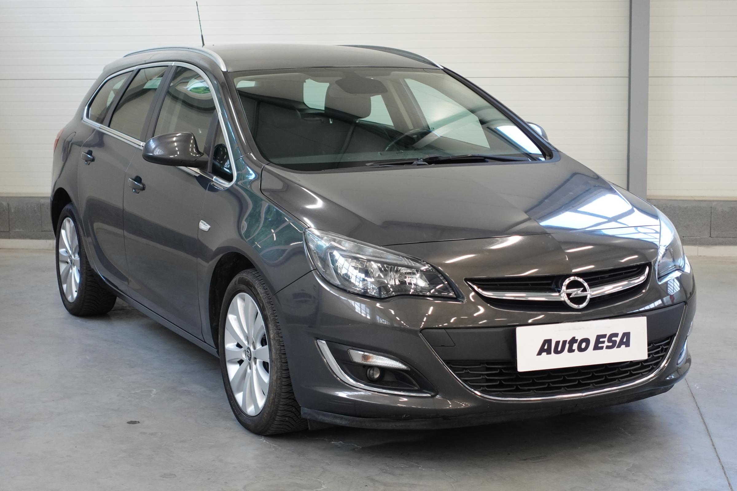 Opel Astra, 2014 - celkový pohled