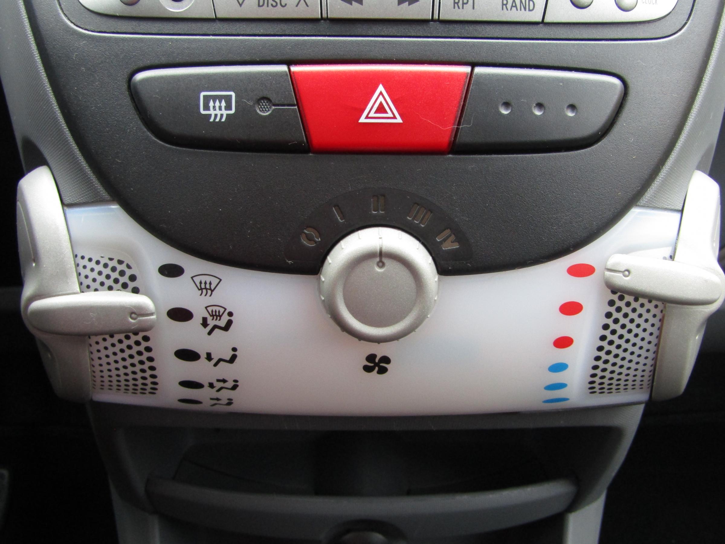 Peugeot 107, 2010 - pohled č. 12