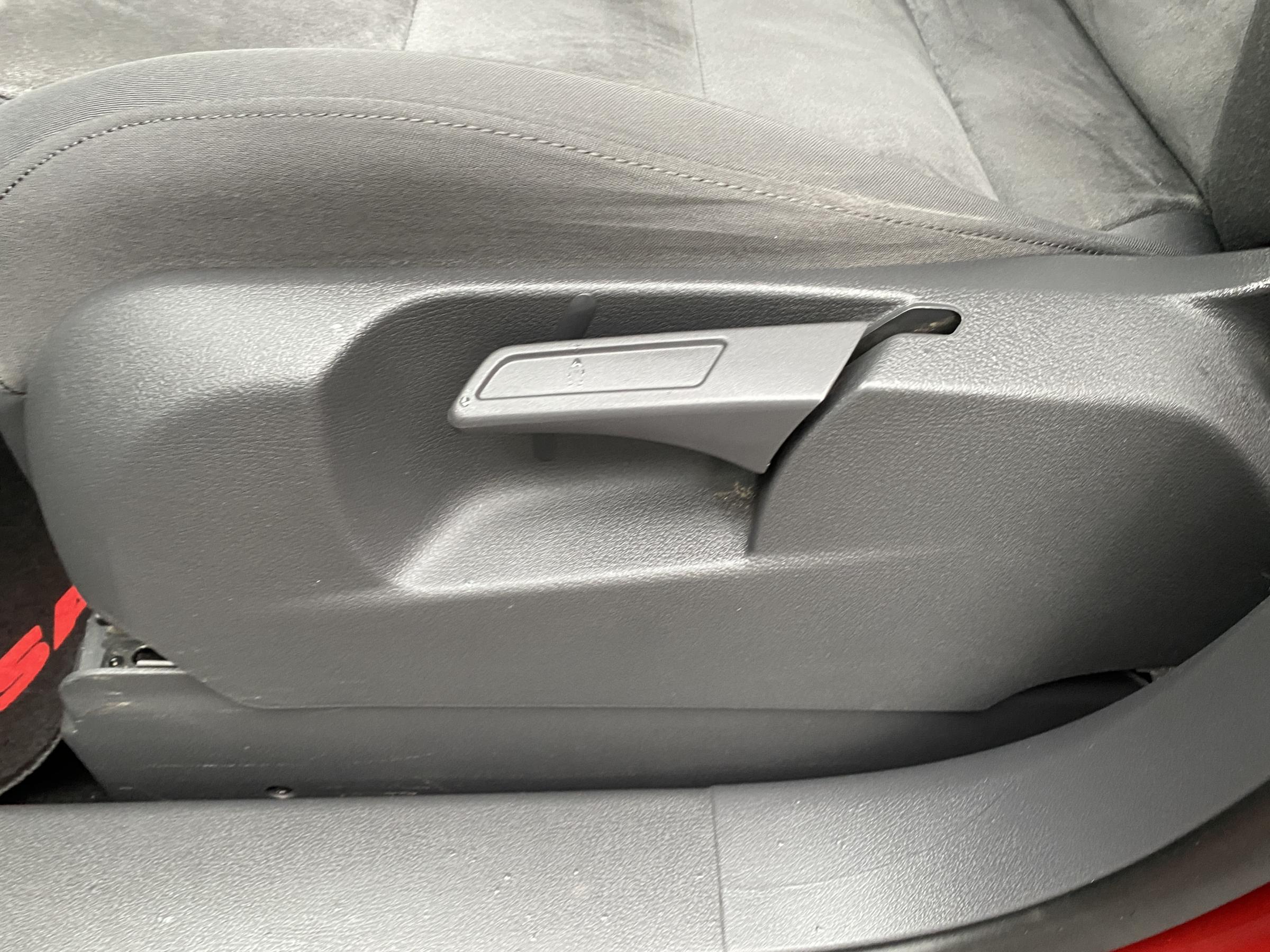 Volkswagen Touran, 2011 - pohled č. 14