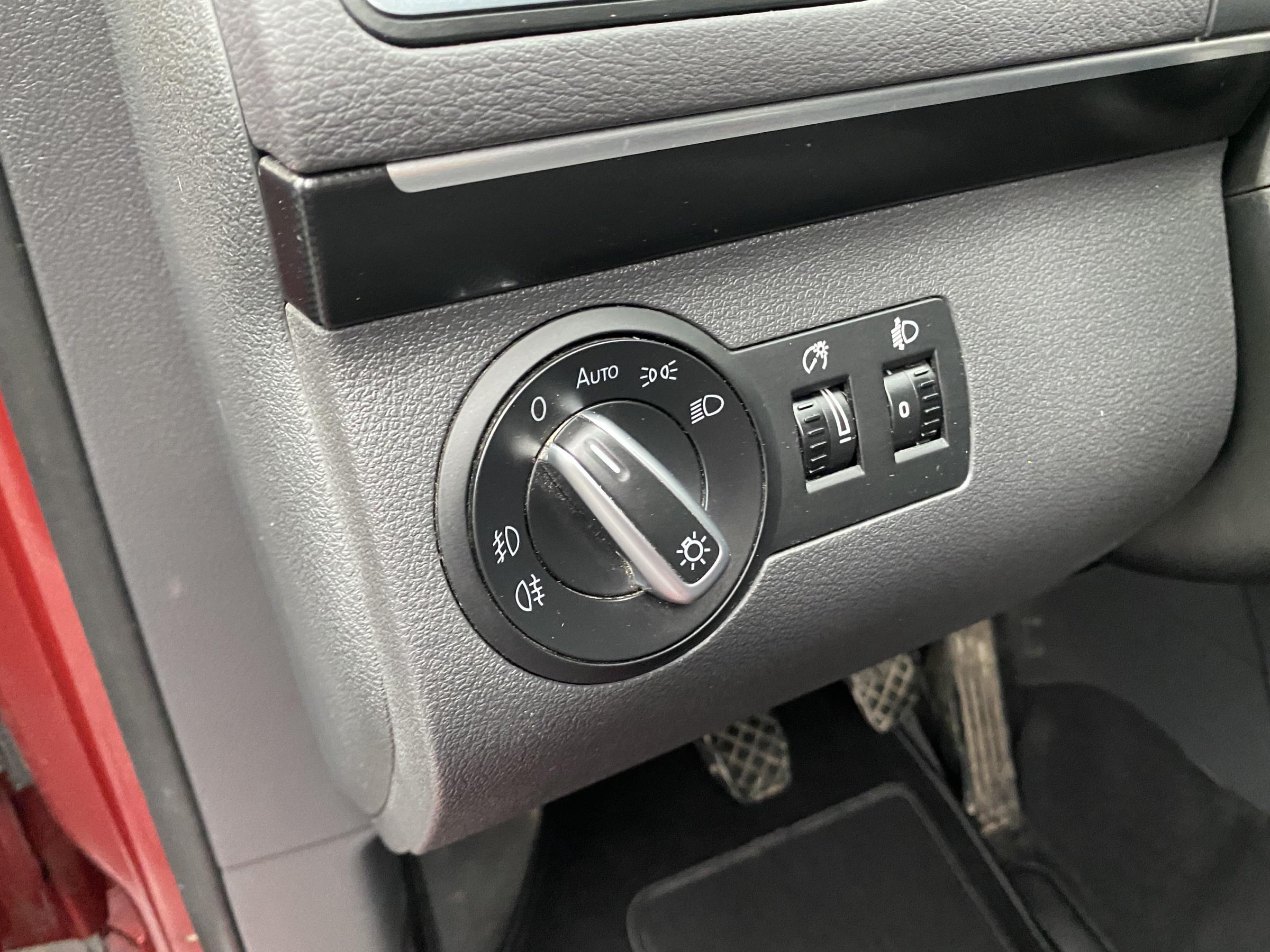 Volkswagen Touran, 2011 - pohled č. 15