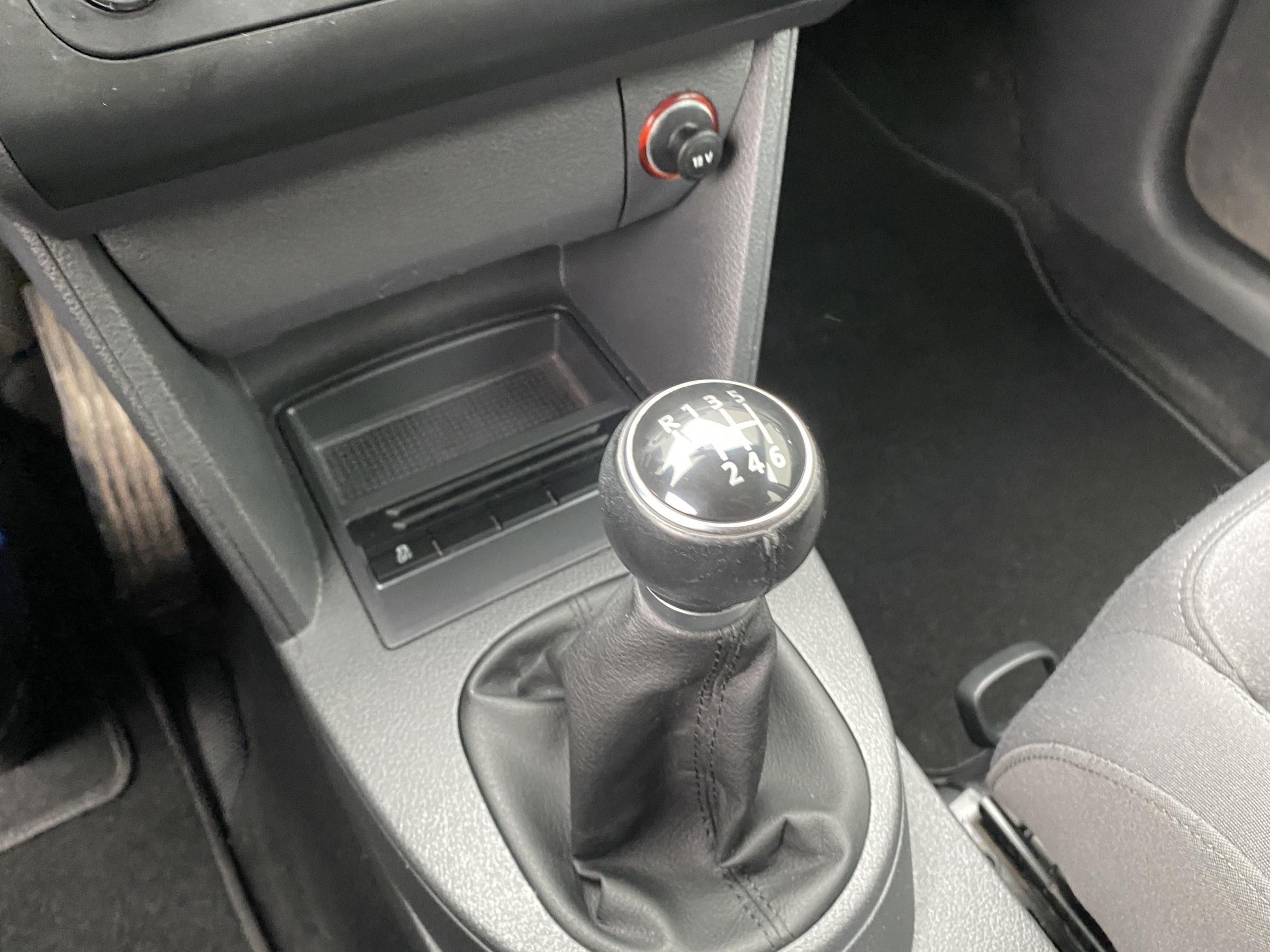 Volkswagen Touran, 2011 - pohled č. 16