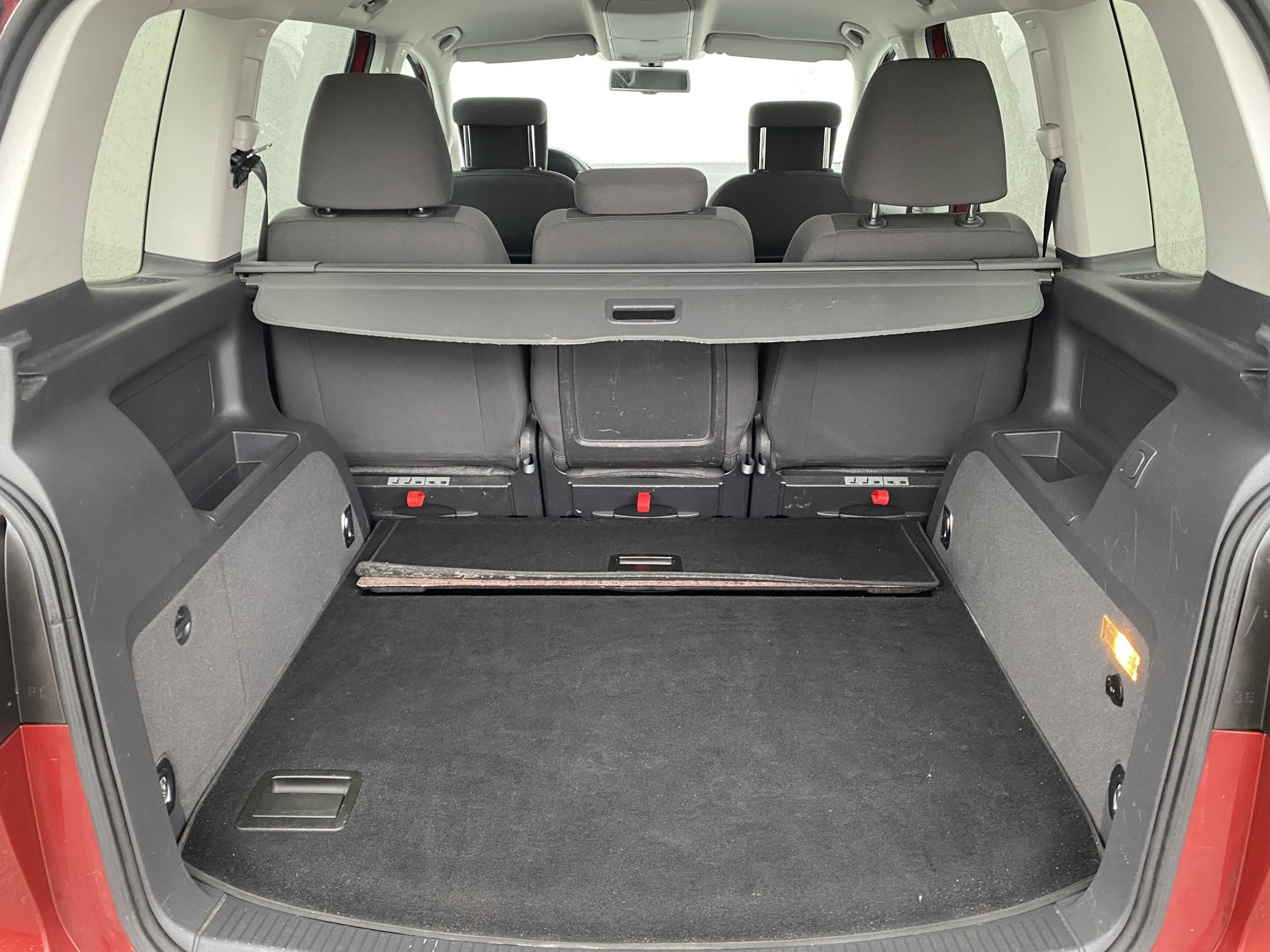 Volkswagen Touran, 2011 - pohled č. 7