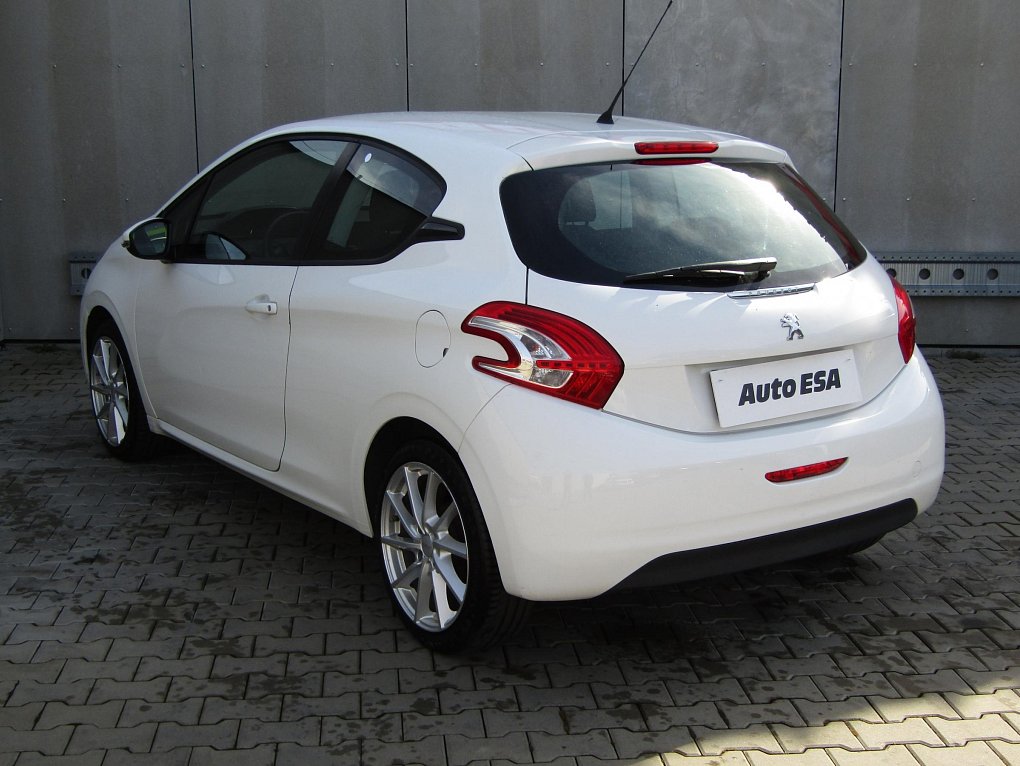 Peugeot 208 1.2 VTi 